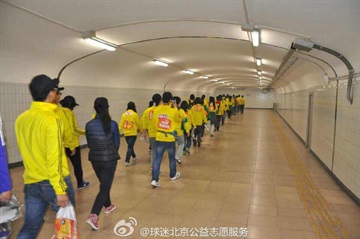 环保志愿者凌晨上岗